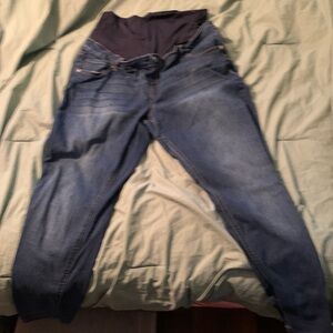 Maternity blue jeans